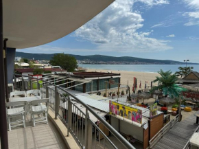 Spacious Beachfront Apartment - Kaya